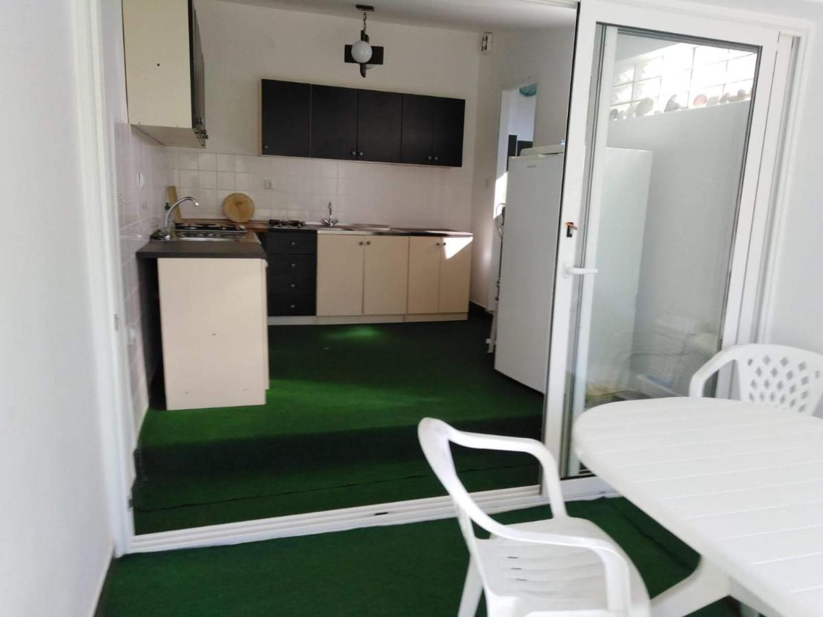 Apartments Free Parking Big Garden Peroj Exterior photo